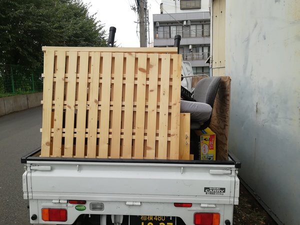 川崎市多摩区にてベッドやテーブル、椅子などの回収をしましたのサムネイル