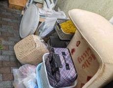 神奈川県綾瀬市にてソファやスーツケースの回収をしました